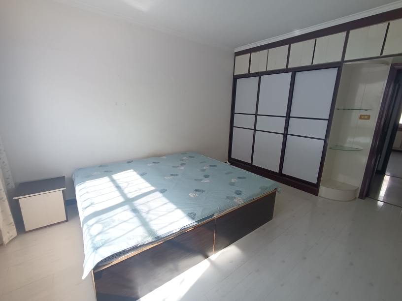 铁南双学区，低首付好楼层，屋里干净亮堂，看房随时